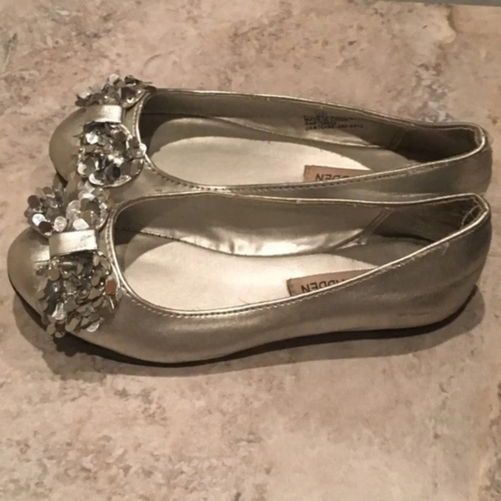 Steve Madden  Girls size 13 silver sequin bow shoes